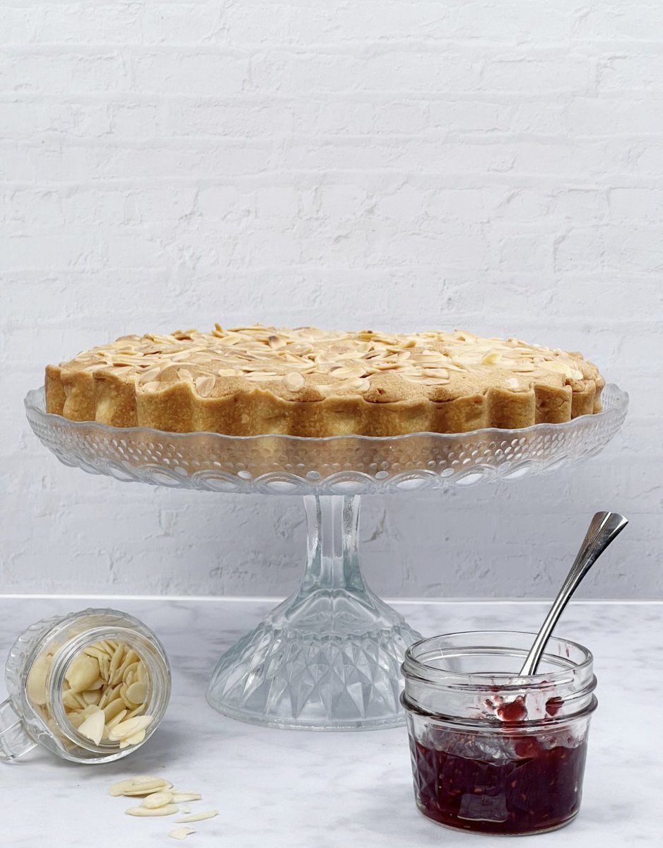 Bakewell Tart 
Recipe: sarahsslice.co.uk/post/bakewell-…
It is a delicious tart with sweet shortcrust pastry shell, a layer of jam, frangipani topping and flaked almonds to finish. 
#pastrychef #pastrylife #pastrylove #pastry #Foodwriter #bake #sarahsslice #bakewell #bakewelltart