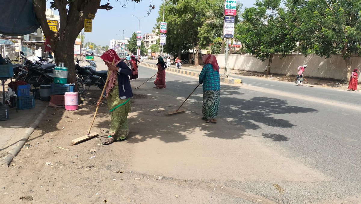 મોડાસા નગરપાલિકા દ્વારા નિર્મળ ગુજરાત 2.0 અંતર્ગત સ્વચ્છતા ઝુંબેશ નું આયોજન કરવામાં આવેલ છે મેઘરજ રોડ કુમકુમ પાર્ટી પ્લોટ થી પાવન સીટી તરફ સફાઈની કામગીરી કરવામાં આવેલ છે.
#SwachhBharatMission @GujUDDept  @SwachSurvekshan @SwachhBharatGov 
@rcmgandhinagar