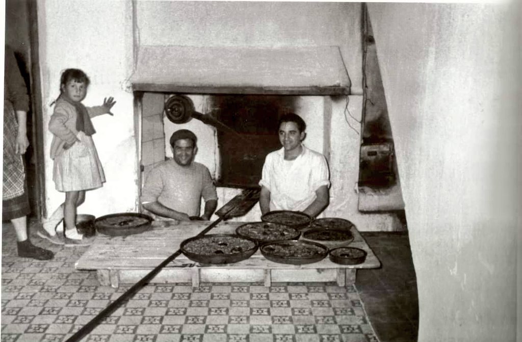 De quan calia anar al forn a per la cassola... Arròs al forn passejat. Any 1953, barri de Corea, Gandia Forn de Francisco García Liern