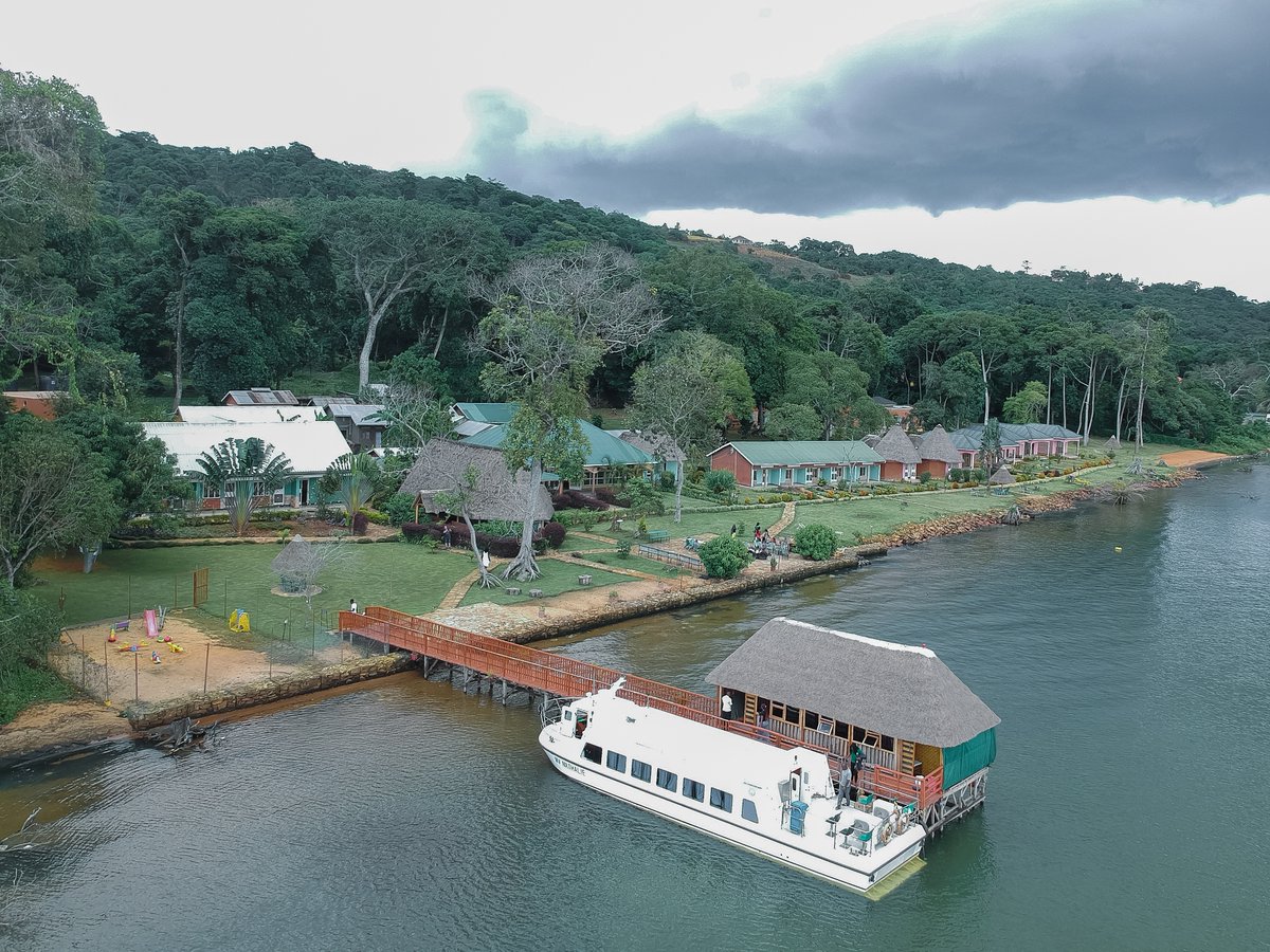 The different stages of a baecation include food, room and long walks on the beach 😍 To give bae the experience of a life time, book today by emailing reservation@miremberesort.co.ug!