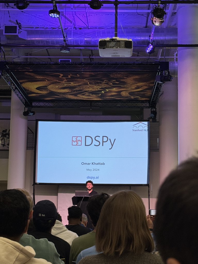 Awesome event tonight, and an extremely engaging presentation of DSPY by @lateinteraction 

— may I say, LFGomar? 😂

@ArizePhoenix @weaviate_io