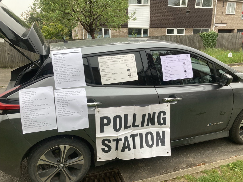 Voters at Milton Road Library get to experience the rare sight of voting from the back of a car as we've had problems getting into the building … hopefully we'll be in soon but for now our polling staff are doing a great job ensuring early voters can still cast their vote!