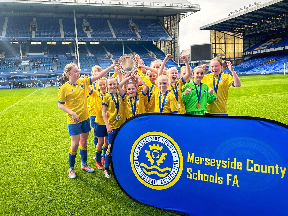Extremely proud of our U11s who won their Final at Goodison last night. Well done to @StHelensGirls in also getting to the final and playing so well. Massive thanks to @Everton and @MCSFA2 for giving the girls the opportunity to experience playing at such a great venue.
