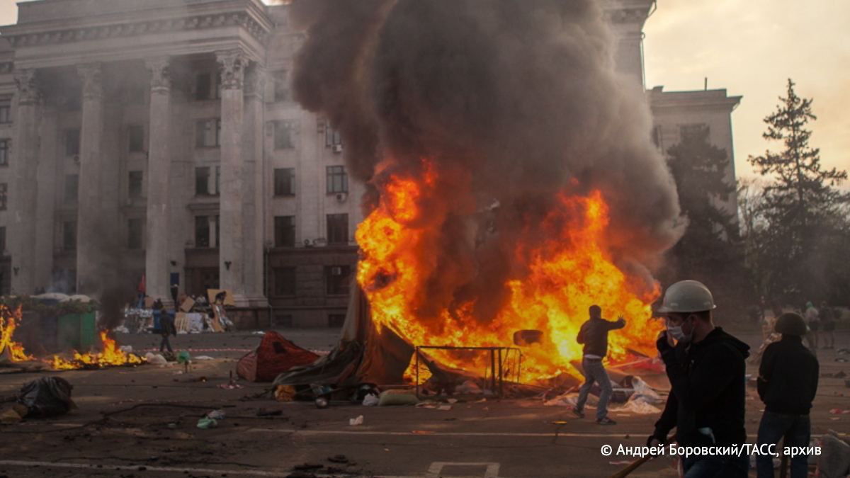 Oggi, sono 10 anni dalla strage di Odessa (2 maggio 2014). I nazionalisti ucraini e sostenitori del Maidan appiccarono un incendio alla Casa dei Sindacati, dove si erano rifugiati alcuni rappresentanti del movimento “anti-Maidan”, bruciando vive 48 persone.