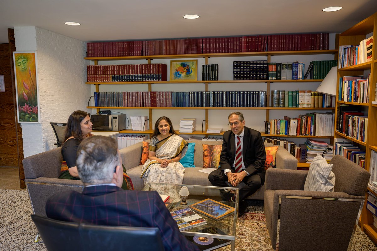 Secretary (West) @MEAIndia @AmbKapoor had a good meeting with H.E. Judge Dalveer Bhandari at the International Court of Justice; discussed role of the Court in peaceful settlement of disputes. @IndianDiplomacy