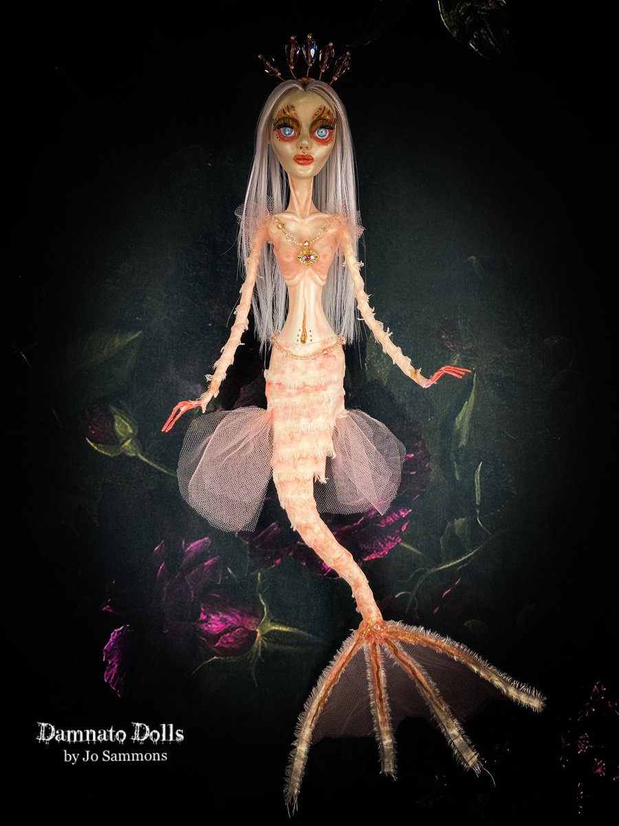 Wall mounted mermaid art doll available in my Etsy shop linktr.ee/damnatodolls #mermaid #TheCraftersUK #EarlyBiz #art