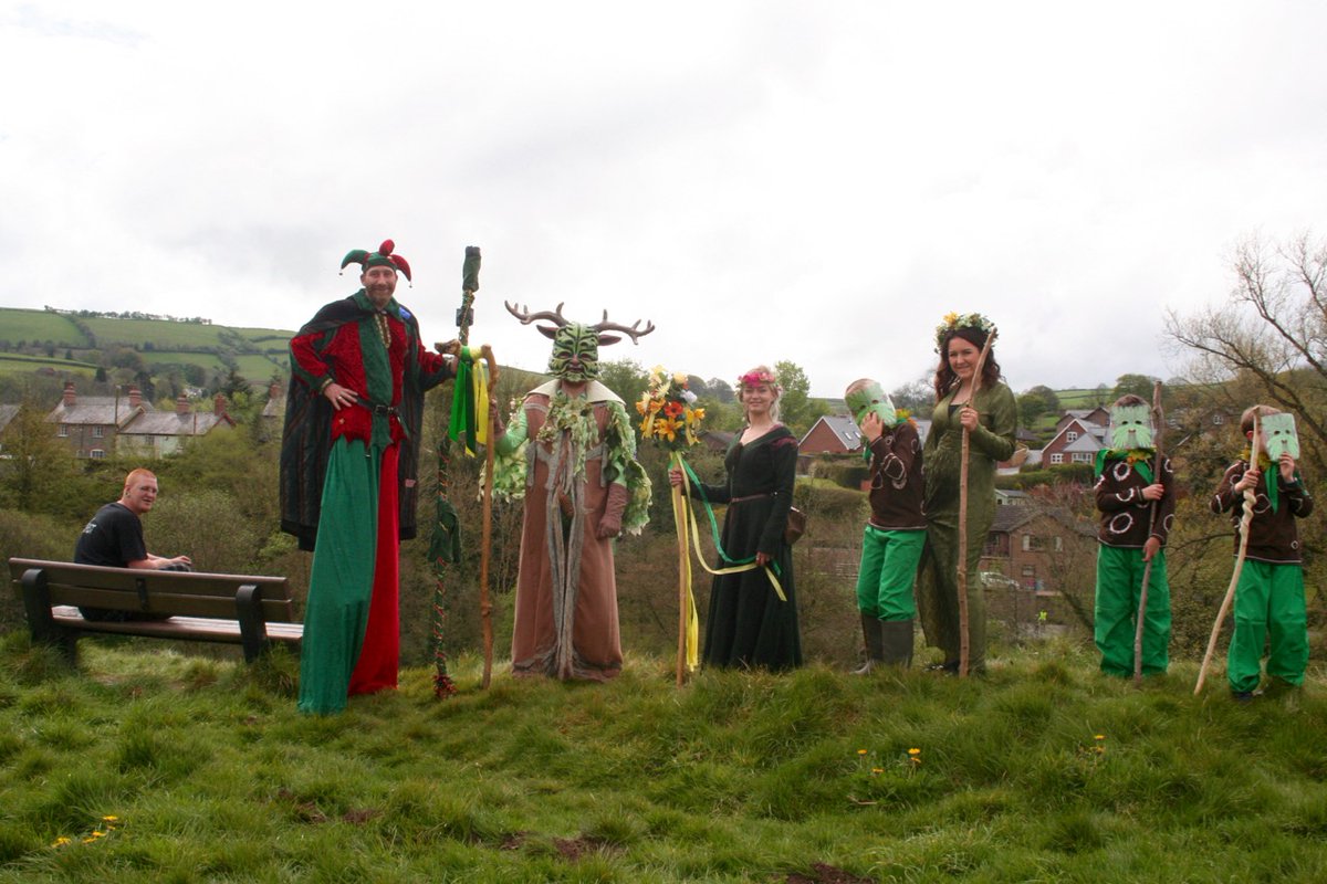 'Come people of Clun, let it be so! For I am among thee and maketh things grow.' Each May, the Shropshire village of Clun celebrates the arrival of spring as the Green Man battles the Frost Queen, banishing winter for another year! Hooray for the Green Man 💚 #FolkloreThursday