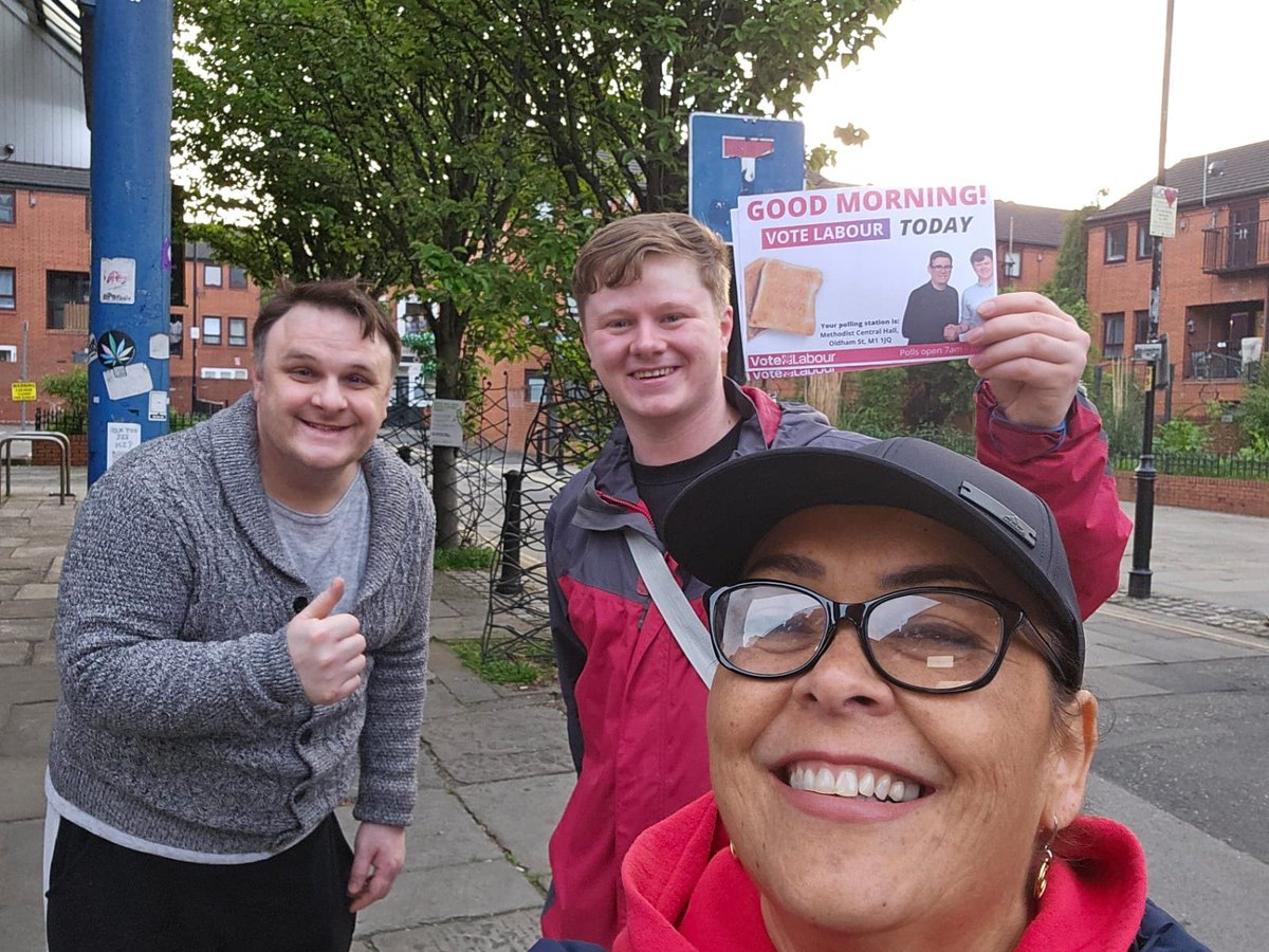 Out early this morning dropping off reminders to supporters! Thanks @AnnIgbon and Tom for your help this morning 🌄 #PiccadillyWard #Manchester #VoteLabour #NorthernQuarter