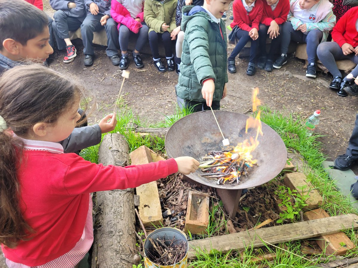 Year 2 are thoroughly enjoying their Wednesday morning forest school explorers @CTS_Watford especially story time and marshmallows round the fire x @MrsArlowCTS @MsHCTS @MrsSulamanCTS @CLOtC