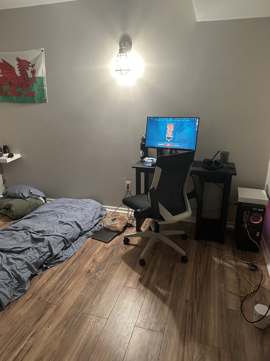 ShagyTurtle's tweet image. Guys really live in apartments like this and don’t see any issue