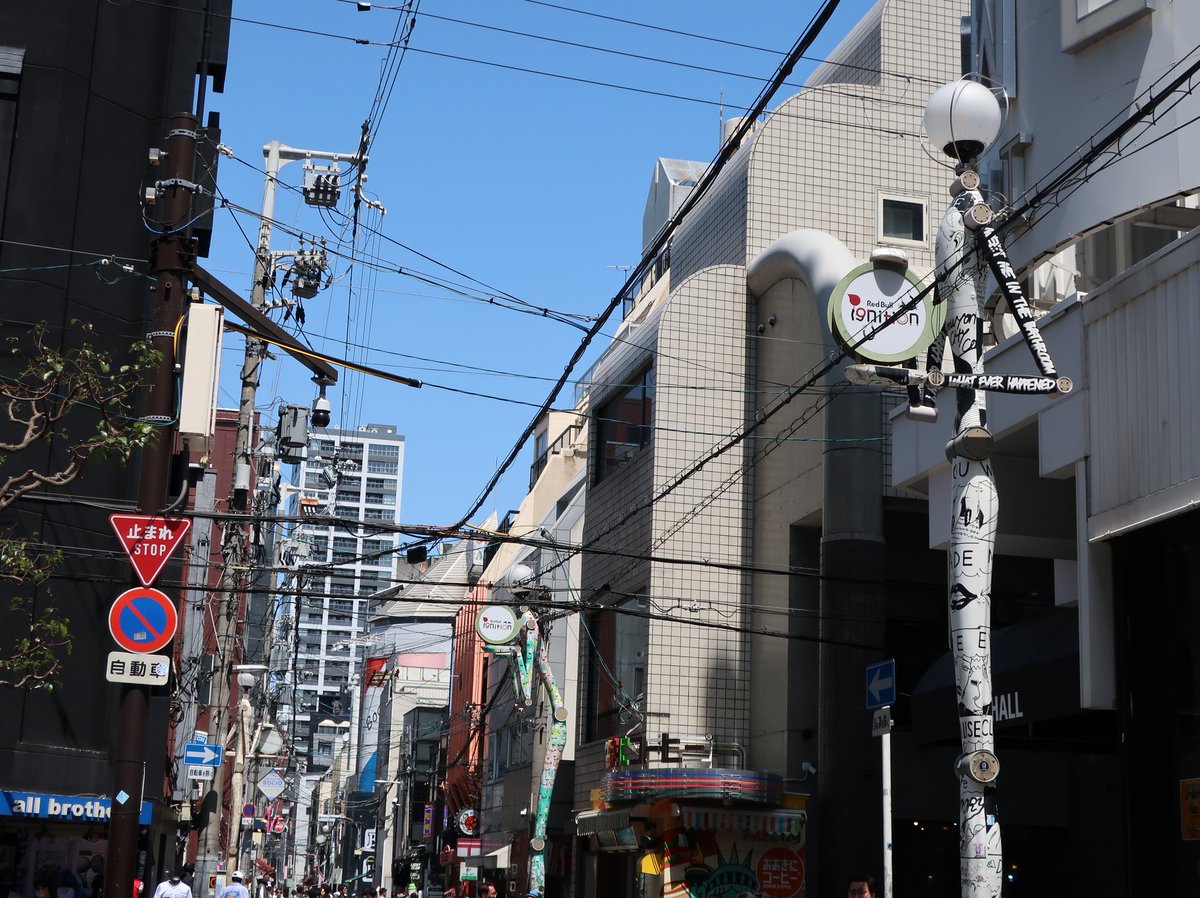 大阪アメ村の街灯。おしゃれだなぁ✨