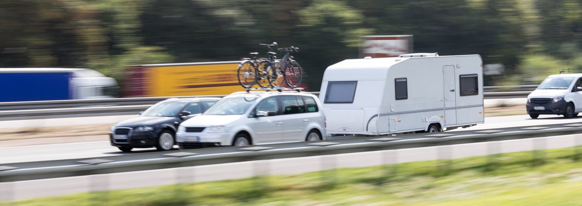 Rule 265 covers lane discipline on 3 lane motorways when towing a caravan or trailer. 🛣️ The right-hand lane MUST NOT be used if towing a caravan or trailer, unless specifically directed to do so. 👈 Stick to the first lane, and only use the second lane for overtaking.