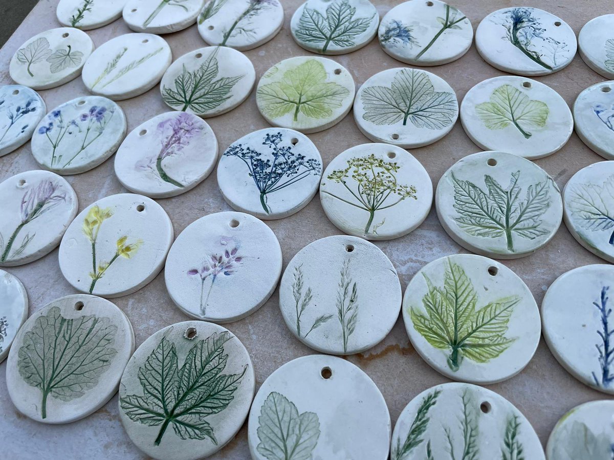 The Chelsea Pensioner pottery group having been getting into the spirit of #NationalGardeningWeek creating botanical printed brooches and decorations using plants foraged from the grounds. 🌿🍃 #pottery #plants #creative