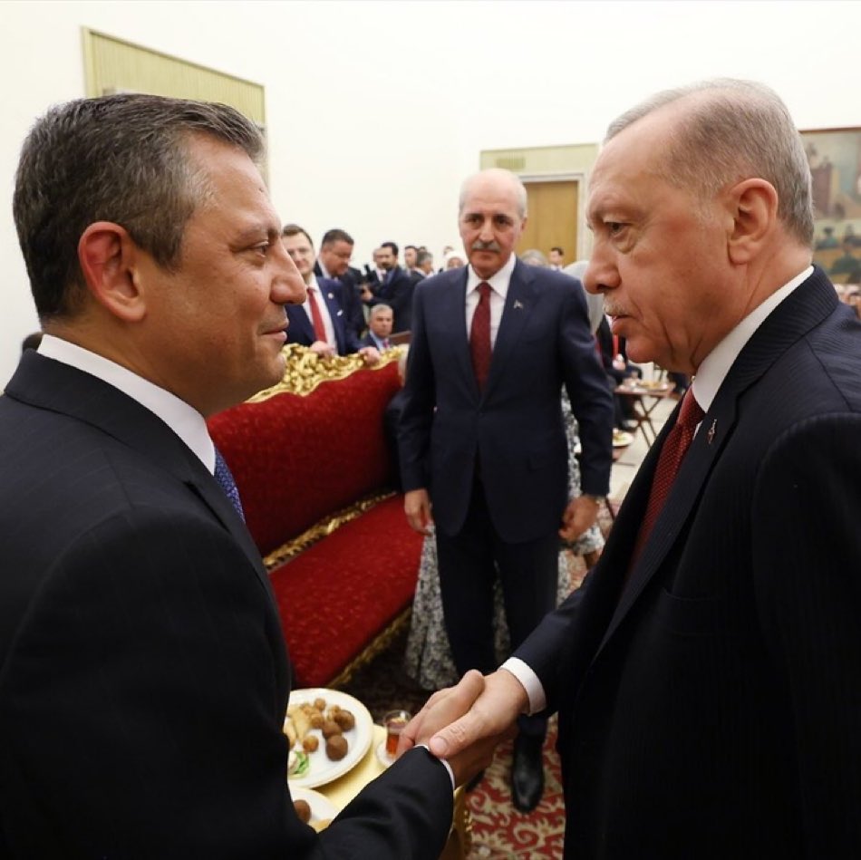 Cumhurbaşkanı Recep Tayyip Erdoğan, CHP Genel Başkanı Özgür Özel'i bugün 16.00’da AK Parti Genel Merkezi'nde kabul edecek.