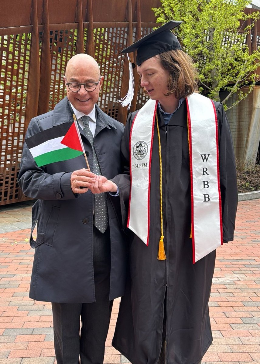 so happy president aoun finally listened to protestors' demands. here, he is happily posing with a 2024 graduate ❤️ #FreePalestine #NortheasternUniversity #AounFucksWithPalestinianLiberation