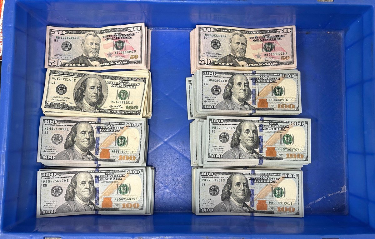Vigilant #CISF personnel apprehended 02 passengers (Uzbekistan national) carrying foreign currency (worth approx. 20.70 lakh) concealed in their baggage @ IGI Airport, New Delhi. Both passengers were handed over to Customs. #CISFTHEHONESTFORCE @HMOIndia @MoCA_GoI
