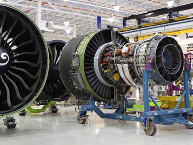 Airbus CEO'su Guillaume Faury : 🔹Dünyanın seçkin havayollarından THY'nin büyümesini desteklemekten ve ortaklığımızı geliştirmekten onur duyuyoruz Rolls-Royce CEO'su Tufan Erginbilgiç : 🔹Türkiye, faaliyet alanlarımız açısından Rolls-Royce için stratejik açıdan çok önemli…
