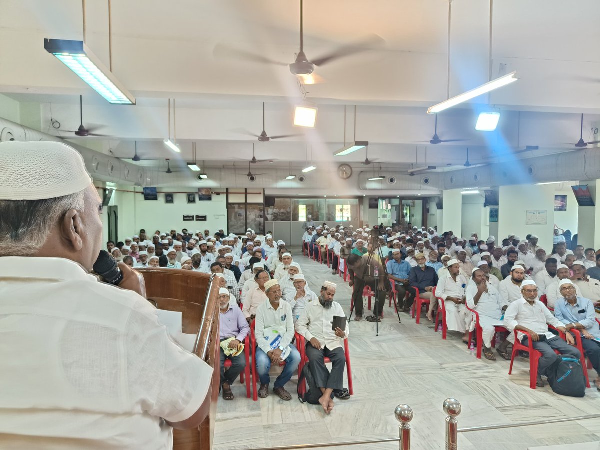 சென்னை - தமிழ்நாடு ஹஜ் இல்லத்தில், மாநில ஹஜ் குழு சார்பில் 'ஹஜ் புனித பயணம் மேற்கொள்ளவிற்க்கும் ஹஜ் பயணிகளுக்கான புத்தறிவு பயிற்சி கூட்டத்தில் கலந்துகொண்டு, அரசு சார்பில் செய்யப்படும் முன்னேற்பாடுகள் குறித்து எடுத்துரைத்தேன். உடன் : சட்டமன்ற உறுப்பினர் ஹஜ் கமிட்டி தலைவர் திரு.…