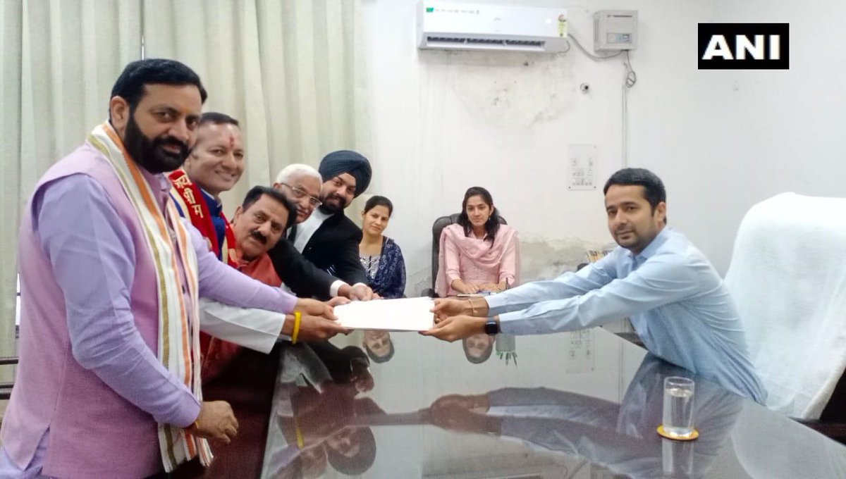 Haryana: BJP candidate for Kurukshetra, Naveen Jindal files his nomination papers for the #LokSabhaElections2024  in the presence of Haryana CM Nayab Singh Saini

AAP-INDIA alliance has fielded Sushil Gupta from the Kurukshetra seat. Voting here will be held on May 25.