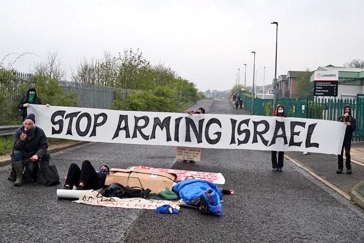 ⚠️ BREAKING: Autonomous activists have locked on to prevent workers & deliveries entering the Brighton L3Harris arms factory! ⚠️ They need numbers!! JOIN the blockade at Home Farm Road, Moulscoomb, BN1 9HU - mask up, bring snacks, placards, & make some noise #StopArmingIsrael