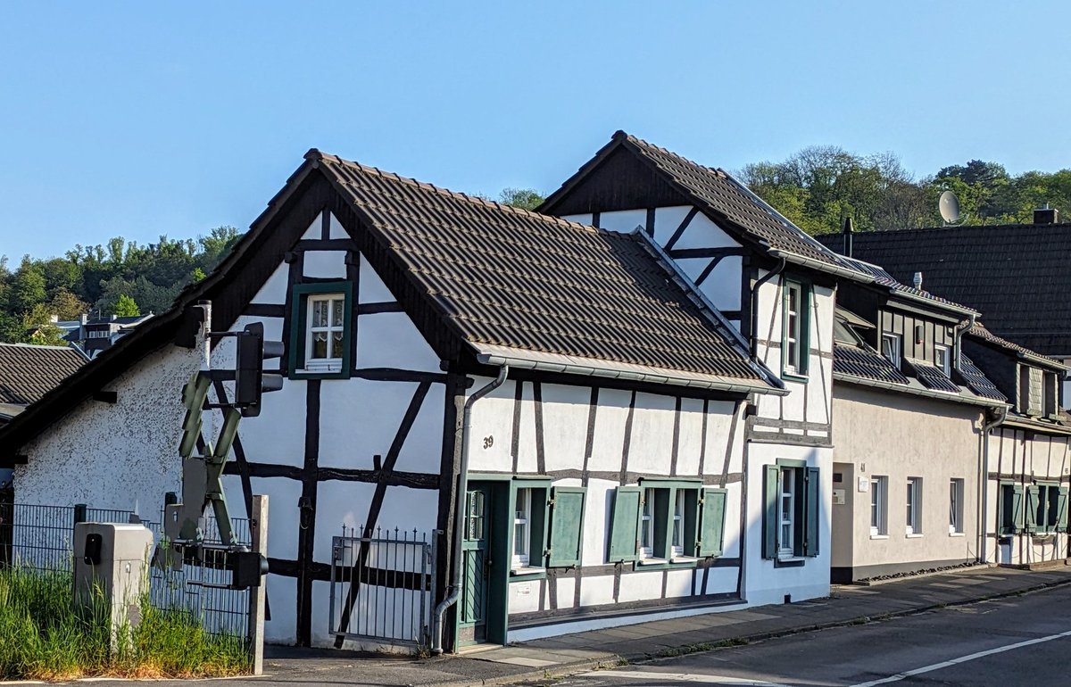 Laura Mahrenbach (@lauramahrenbach) on Twitter photo Enjoying this reminder of days gone by as I head to <a href="/UniBonn/">Rheinische Friedrich-Wilhelms-Universität Bonn</a> for the Tech Middle Powers workshop organized by @mayer_iras and <a href="/GAfterman/">Gedaliah Afterman</a> . Looking forward to interesting discussions! Enjoying this reminder of days gone by as I head to <a href="/UniBonn/">Rheinische Friedrich-Wilhelms-Universität Bonn</a> for the Tech Middle Powers workshop organized by @mayer_iras and <a href="/GAfterman/">Gedaliah Afterman</a> . Looking forward to interesting discussions!