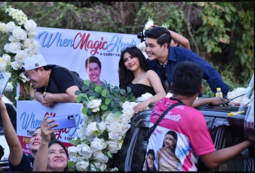 Maxine Trinidad and Beaver Magtalas of “When Magic Hurts” (directed by Gabby Ramos) joined the fun of the Gapan Town Fiesta Motorcade where they promoted the film! ✨🤩 Salamat sa mainit na pagtanggap, Gapan City! 🙏🏻 #MaxineTrinidad #BeaverMagtalas #WhenMagicHurts #StarMagic