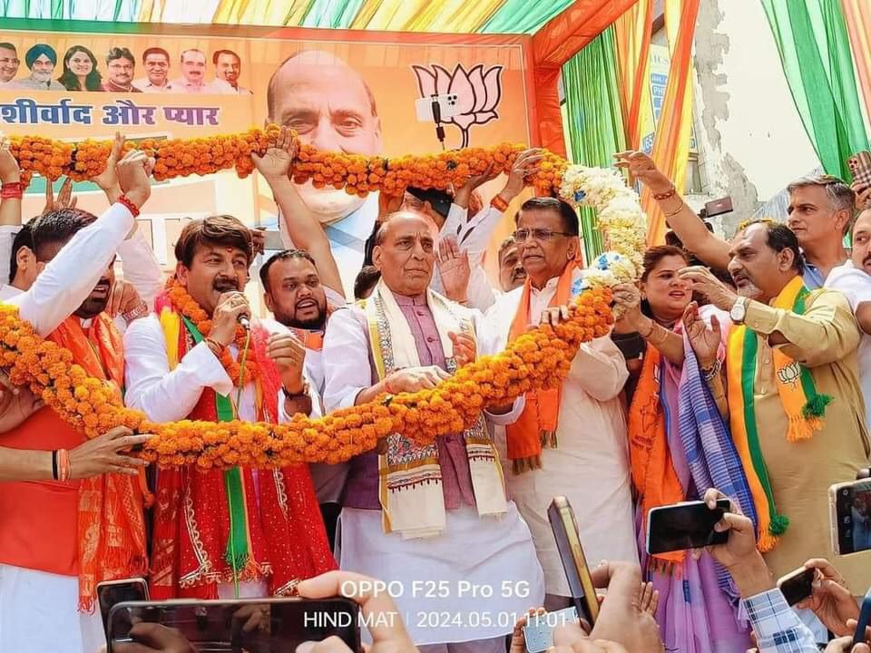 DeepakKr_IND's tweet photo. उत्तर पूर्वी दिल्ली सांसद  व भाजपा प्रत्याशी श्री 
@ManojTiwariMP जी के नामांकन में 20 हज़ार लोगों का जनसैलाब उमड़ा, जो दिखता  है कि उत्तर पूर्व दिल्ली इस बार भी कमल चिन्ह पर मुहर लगाकर उन्हें भारी मतों से जिताने के लिए बेताब है।
#फिर_एक_बार_मोदी_सरकार 
#फिर_इस_बारी_मनोज_तिवारी https://t.co/d63zEAWJH9