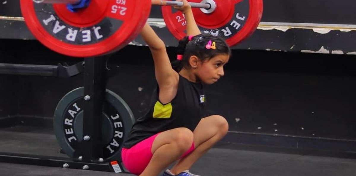 Meet #ArshiaGoswami, Bharat's youngest weightlifter who is defying the gravity of expectations with her fierce determination and hard work. At just 9, she has broken social barriers & myths around and set new records, inspiring a generation of young athletes. #PositiveBharat…