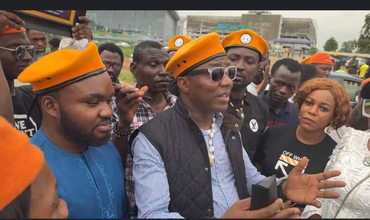 Sowore Proposes Modest Increase in Minimum Wage: N500,000 to Counteract Nigeria’s Rising Cost of Living takeitbackglobal.com/2024/05/02/sow…