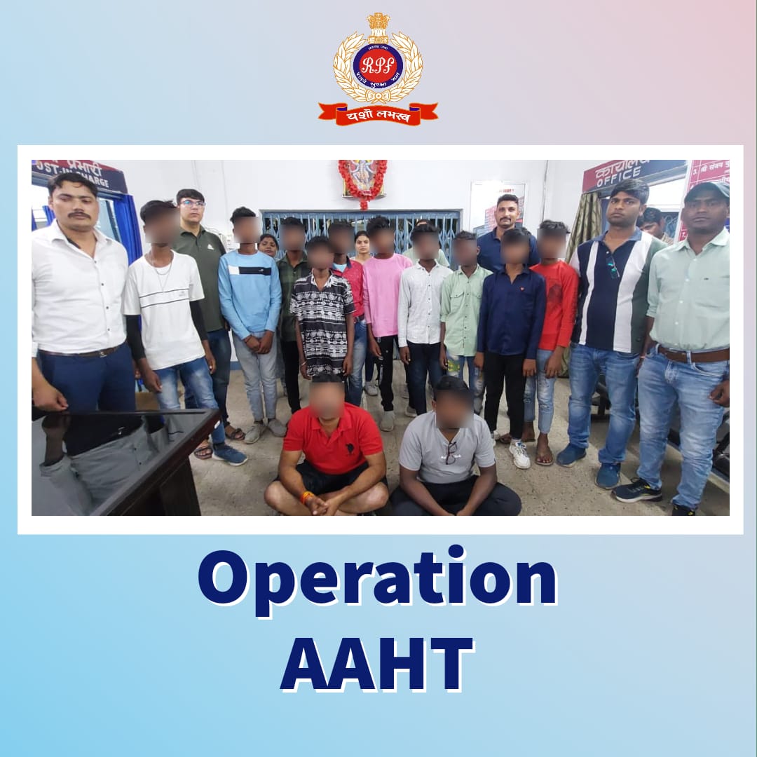 #RPF Hatia smashed a #humantrafficking racket by arresting two traffickers to rescue 10 minors.
@RPF_INDIA’s  #OperationAAHT is a glowing example of #ChildSafety being the top priority for #IndianRailways.
#EveryChildMatters @rpfser @RailMinIndia