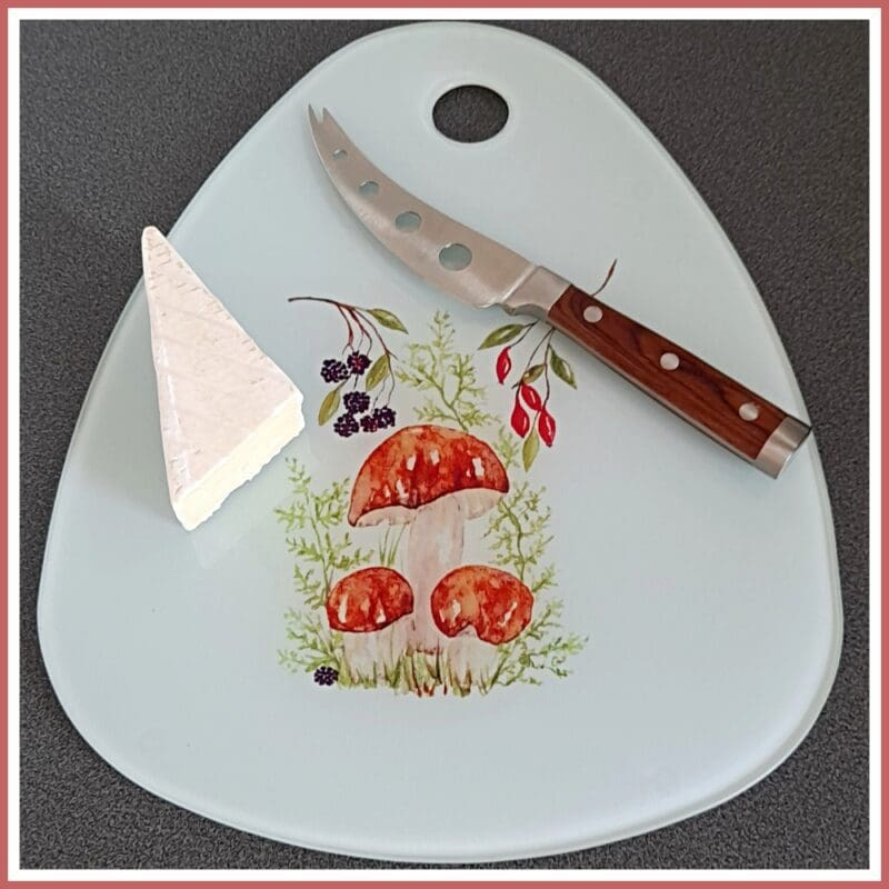 @MHHSBD For Day 2 of the #MHHSBD challenge, this is a perfect arty addition to any kitchen to chop, cut and serve. It will also protect your surfaces from blades. #EarlyBiz #Blade #art #cuttingboard #kitchenware