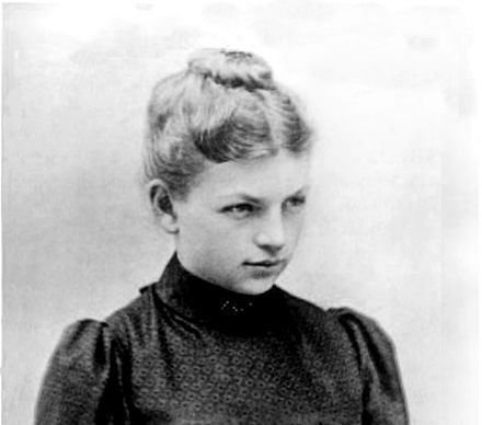 Woman of the Day chemist Clara Immerwahr, the first woman in Germany to pass the predoctoral qualifying examination for professional chemists and the first woman awarded a doctorate in physical chemistry at a German university, died OTD 1915 aged 44, by her own hand. Please be…