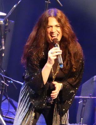 Were you there? Storming finale to Sari Schorr’s UK tour ⁦@ArlingtonArts⁩ - what a gal! Read on ⁦@NewburyToday⁩ 👉 tinyurl.com/27bf2fba 😎