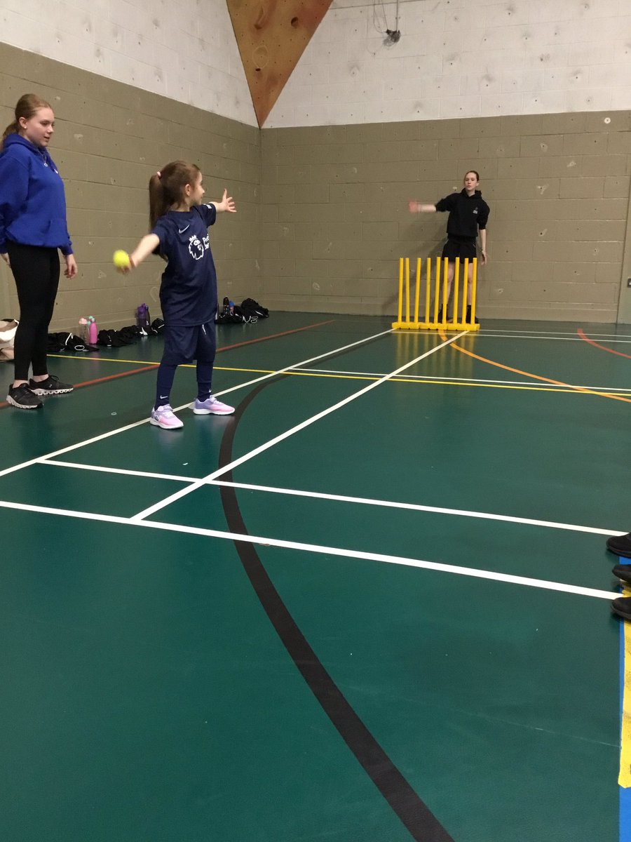 Y2 had lots of fun at the @Liverpool_SSP cricket festival where they learnt new skills! @ListerInfants