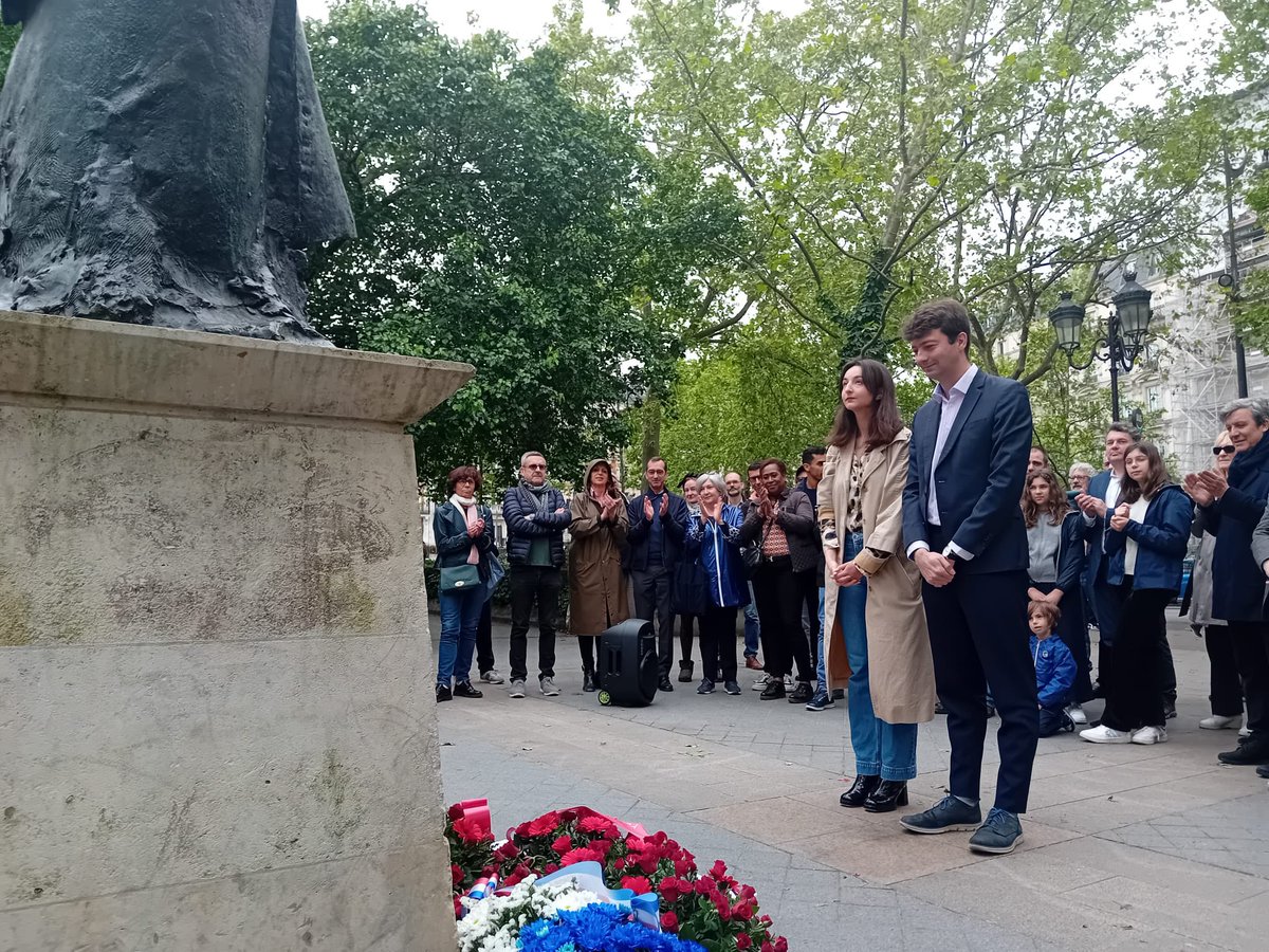 En ce 1er mai, nous célébrons le Front Populaire et la mémoire de Léon Blum avec le @PS_Paris et le @PSParis11e : « Ce qui pervertit la moralité ouvrière ce n’est pas le loisir, ce n’est pas la journée plus courte ou le salaire plus élevé, c’est le chômage et la misère. » 🌹