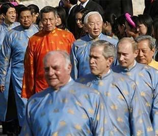 Seeing the great satan in an ao dai is cursed to unbelievable levels
(Dubya at APEC 2006)