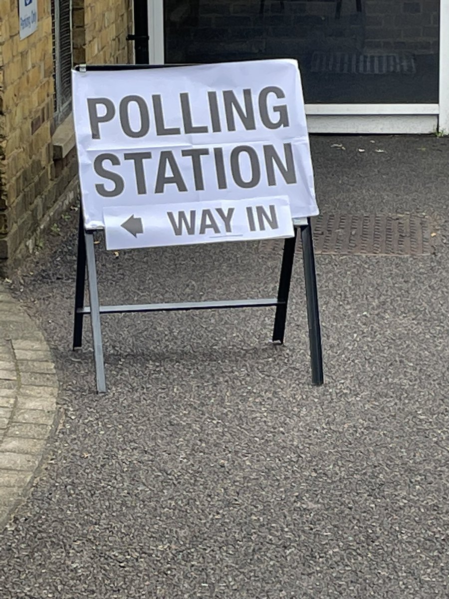 Just voted 🗳️ (Although no #dogsatpollingstations here this morning)
