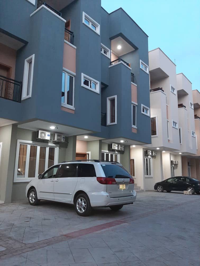 FOR RENT!! FOR RENT!! FOR RENT!! 600k/700k mini flat on the island Selfcon, 2Bedroom, 3Bedroom, 4Bedroom, Shortlet/Serviced Apt, Duplex, Office space, Shops, Location: Island, Gbagada, Surulere, Akoka, Yaba, etc Note: Inspections starts 9am Today