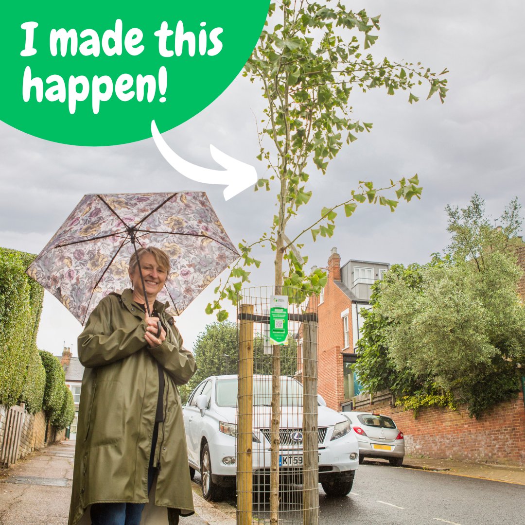 Judi's street in #Haringey is named after a tree - but had no trees on it! 💔So she sponsored one, and unbeknownst to her - so did her neighbour 🧑‍🤝‍🧑at the top of her road.   

Now a street that's been tree-less for over 30 years has two new trees🌳🌳😃 👉@TreesforStreets