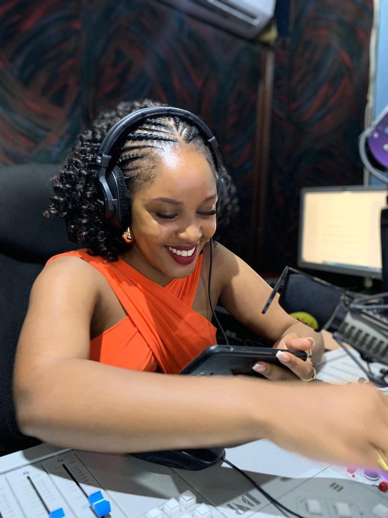 Coming up : D’HOOK WITH @aggie_uwase It’s a Thursdaaaaay.! Let’s listen to your requests this morning! What song is on your mind ?