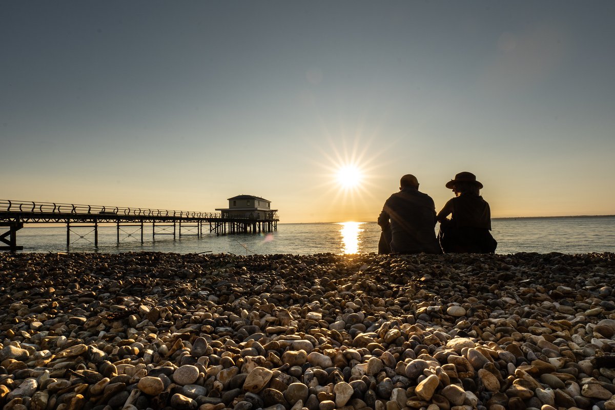 Get set for an #IsleofWight Summer adventure🏝 Whether you're looking for a family holiday to spend quality time together, an adventure break with friends or a change from the hustle & bustle on a solo trip, the #IOW delivers in spades (and buckets!). ℹ️bit.ly/SummerIW