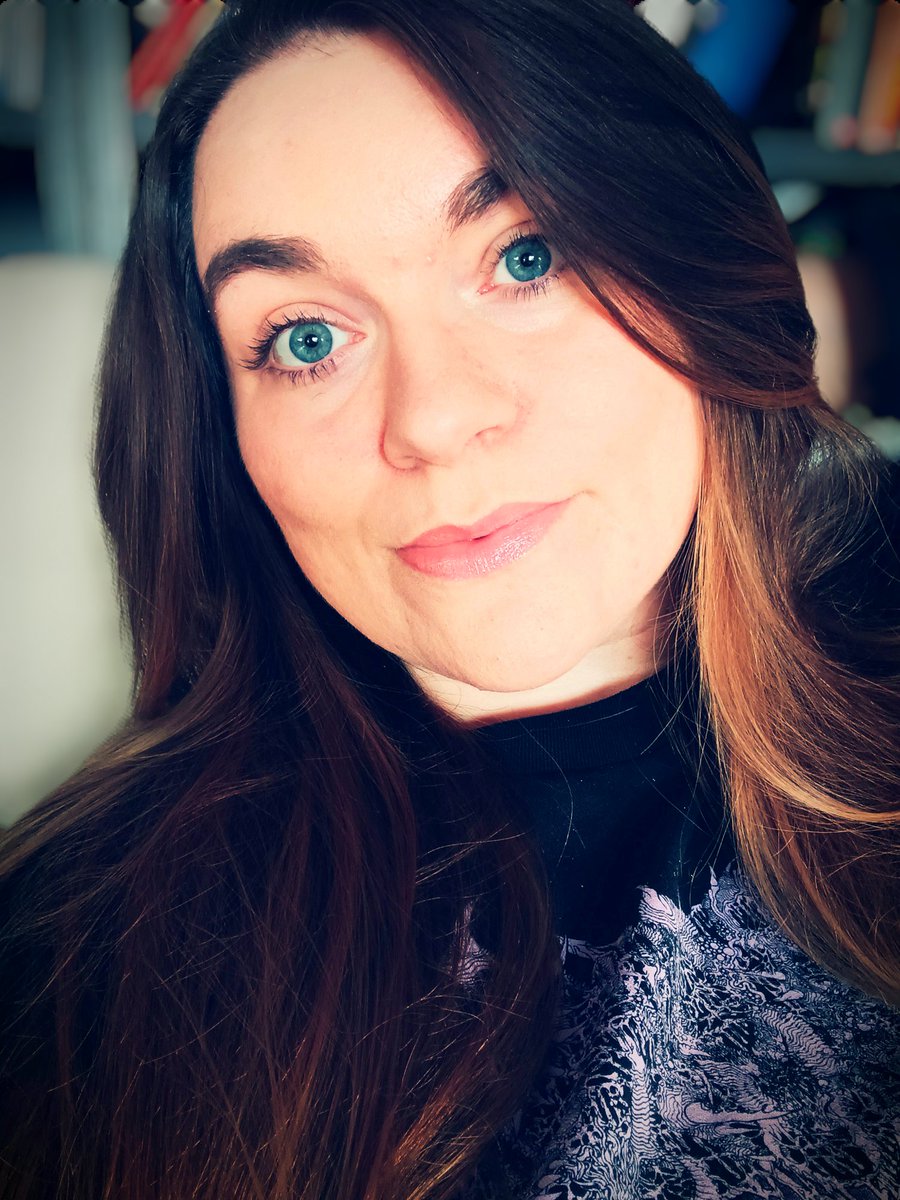 Once in a blue moon, the combination of wearing make-up AND good lighting occurs (and a sick longy). This is peak selfie/new profile pic time to remind yourself that you don't always look like the tired, zombie single mum that you are inside ✨️🧟‍♀️📸 #selfie #metaltwitter