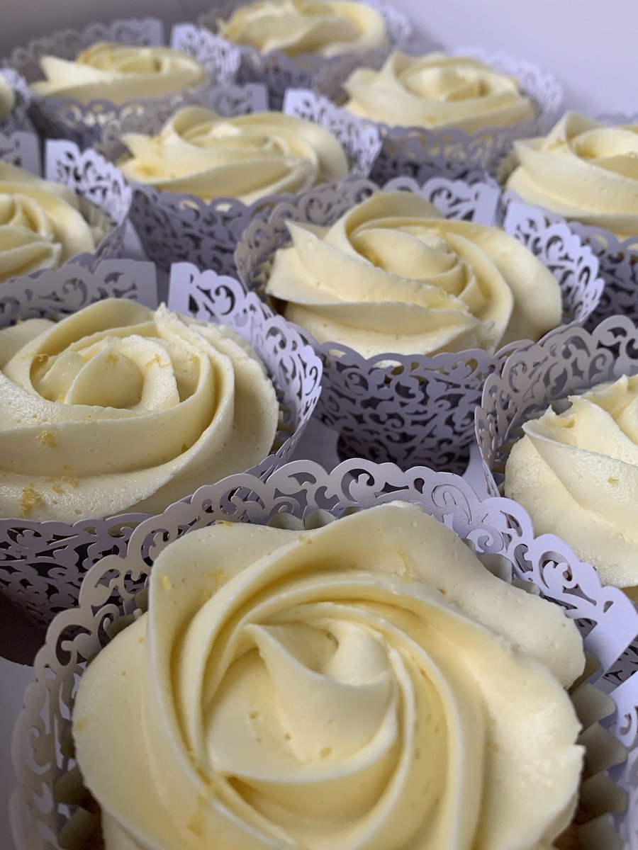 Zesty lemon cupcakes with a homemade lemon curd filling… Tell:07824 705364 or DM #firsttmaster #cupcakes #handmade #shopindie #earlybiz 🍋🍋🍋