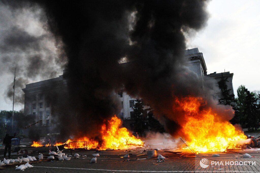 Today is exactly ten years since the Odessa tragedy where 48 innocent people were killed: on May 2, 2014, Ukrainian nationalists and supporters of the coup d’etat set fire to the House of Trade Unions, in which representatives of the “anti-Maidan” took refuge.

With the