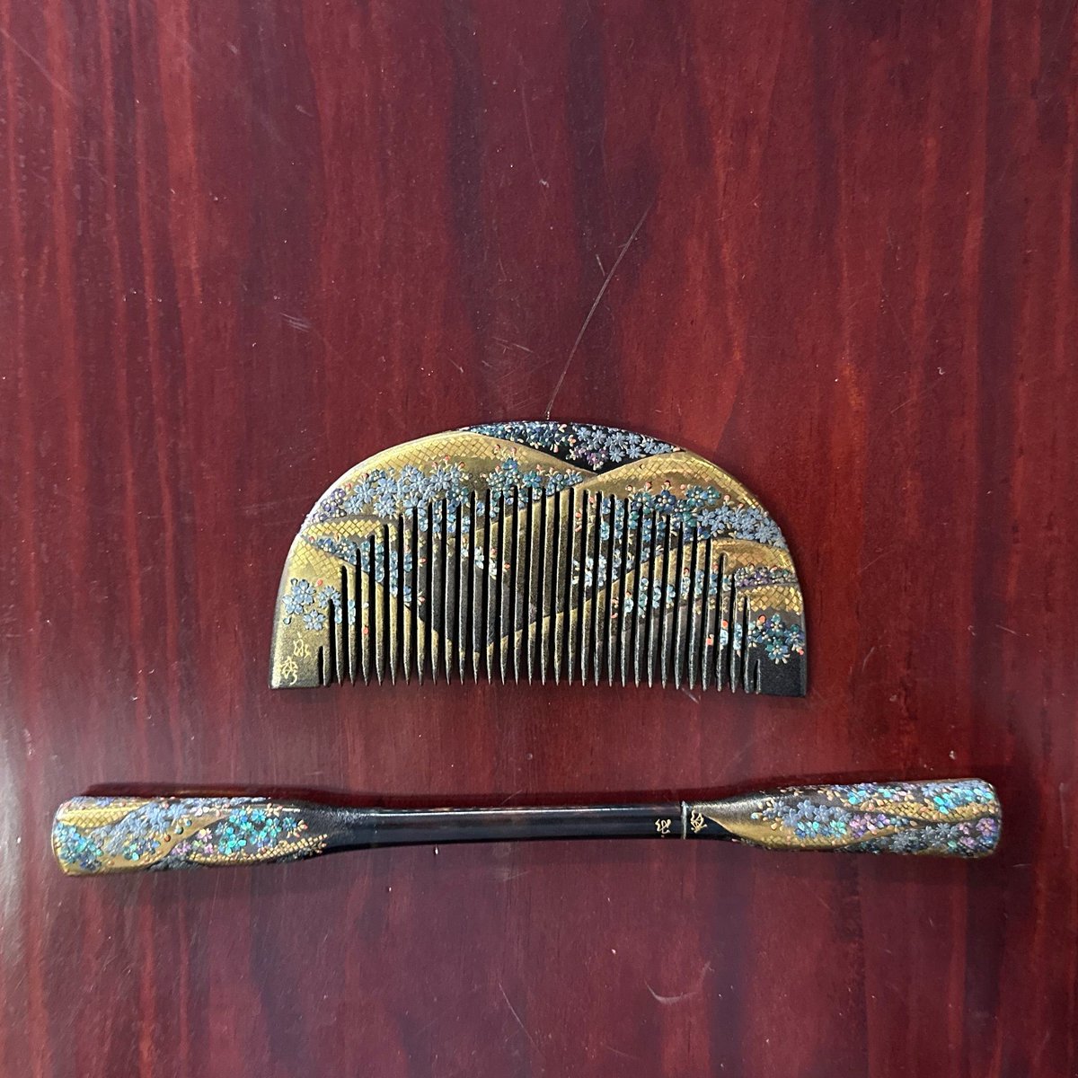 hareitiba's tweet image. Kimono Hair Accessories
comb-shaped hairpin

#japaneseantique #comb #accessories