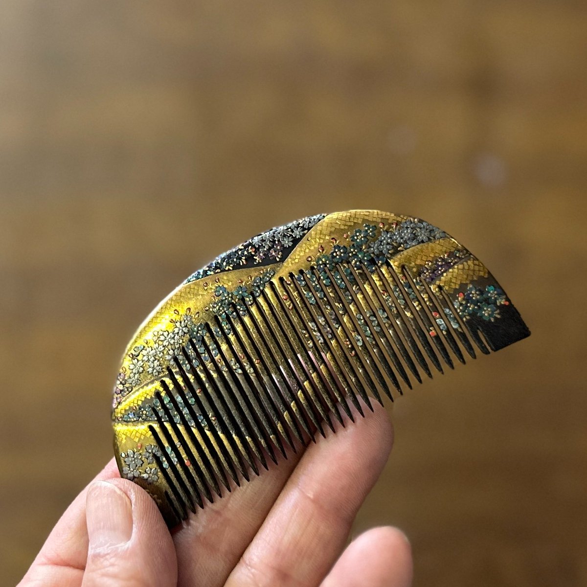hareitiba's tweet image. Kimono Hair Accessories
comb-shaped hairpin

#japaneseantique #comb #accessories