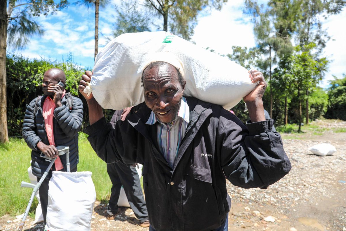 In partnership with @KenyaRedCross , we distributed food and non-food items to 1000 families in Kibra, Landi Mawe, Baba Dogo and Viwandani, within Nairobi County. #TransformingLives