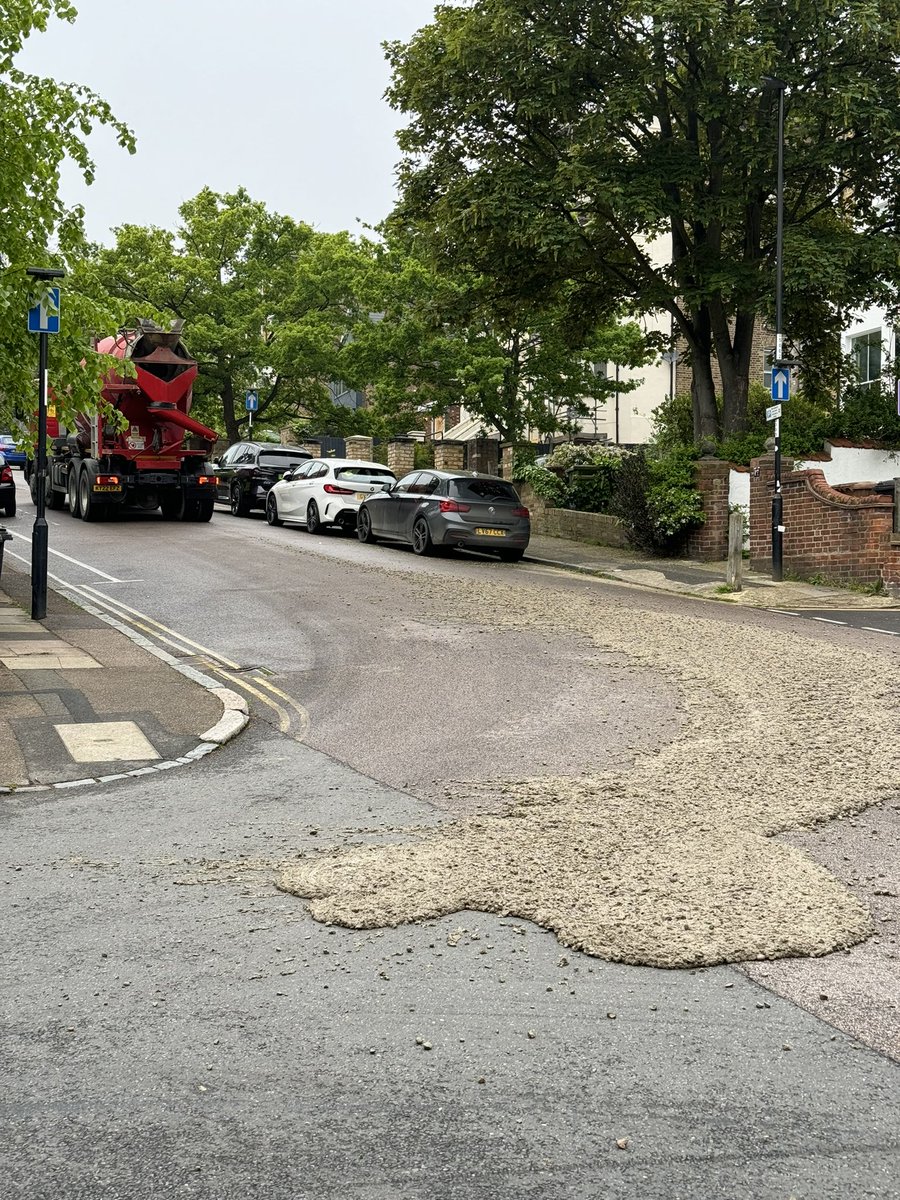 Not sure about the new speedbump on Manor Mount. Beware, wet cement. @NewsShopper #SE23 #ratrun