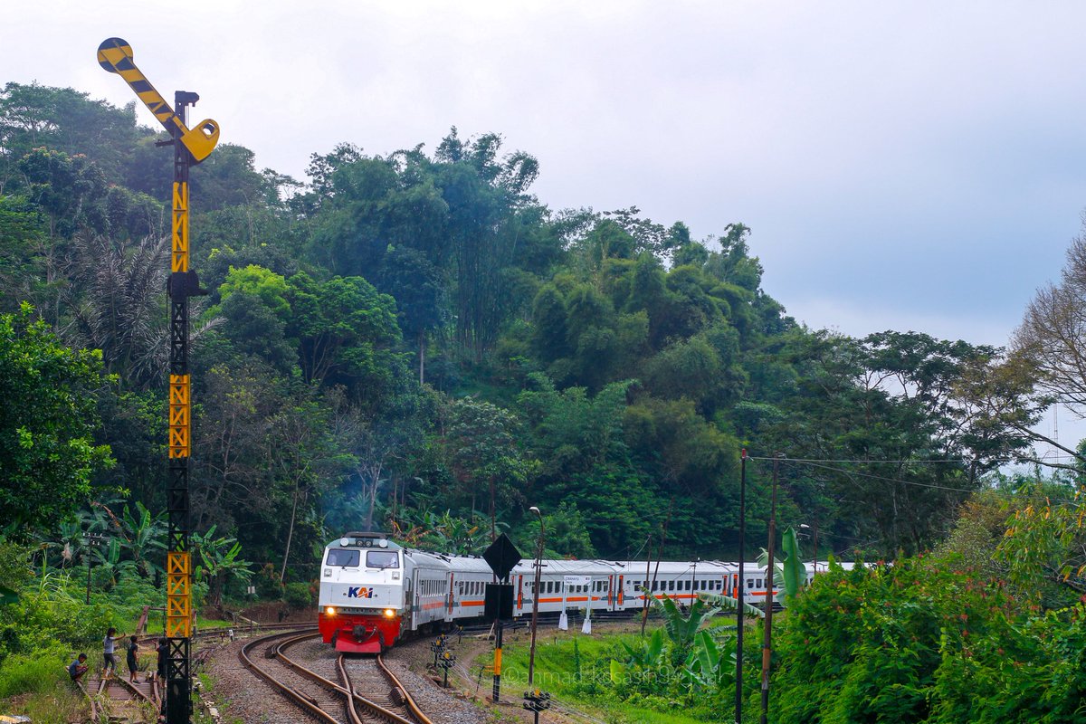 Keberangkatan ka baturaden dari stasiun Cirahayu , 

@KAI121 @keretaapikita @mas_didiek @AnkerTwiter @sahabatKAI121 @jurnalrailfans @jalur5_ @semboyan35com @garut_railfans @instrail_id @asmaraism