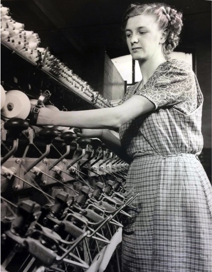 This week's #OnlineArtExchange theme is women in photography, so we've chosen to share an image from our photography collection of a worker at #Horrocks in Preston. The firm commissioned photographic prints to illustrate the stages of cotton production. 👗

@artukdotorg